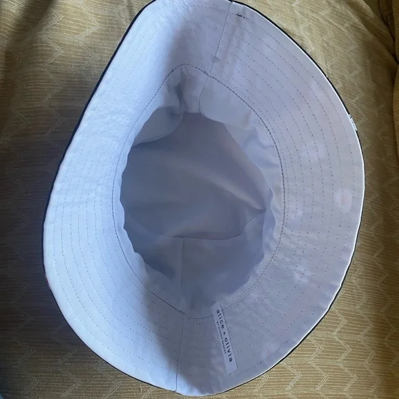 Alice + Olivia x FabFitFun Reversible Bucket Hat - Picture 4 of 5